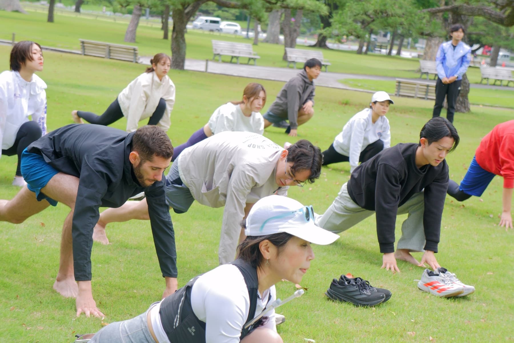 Runners preparing together on the lawn