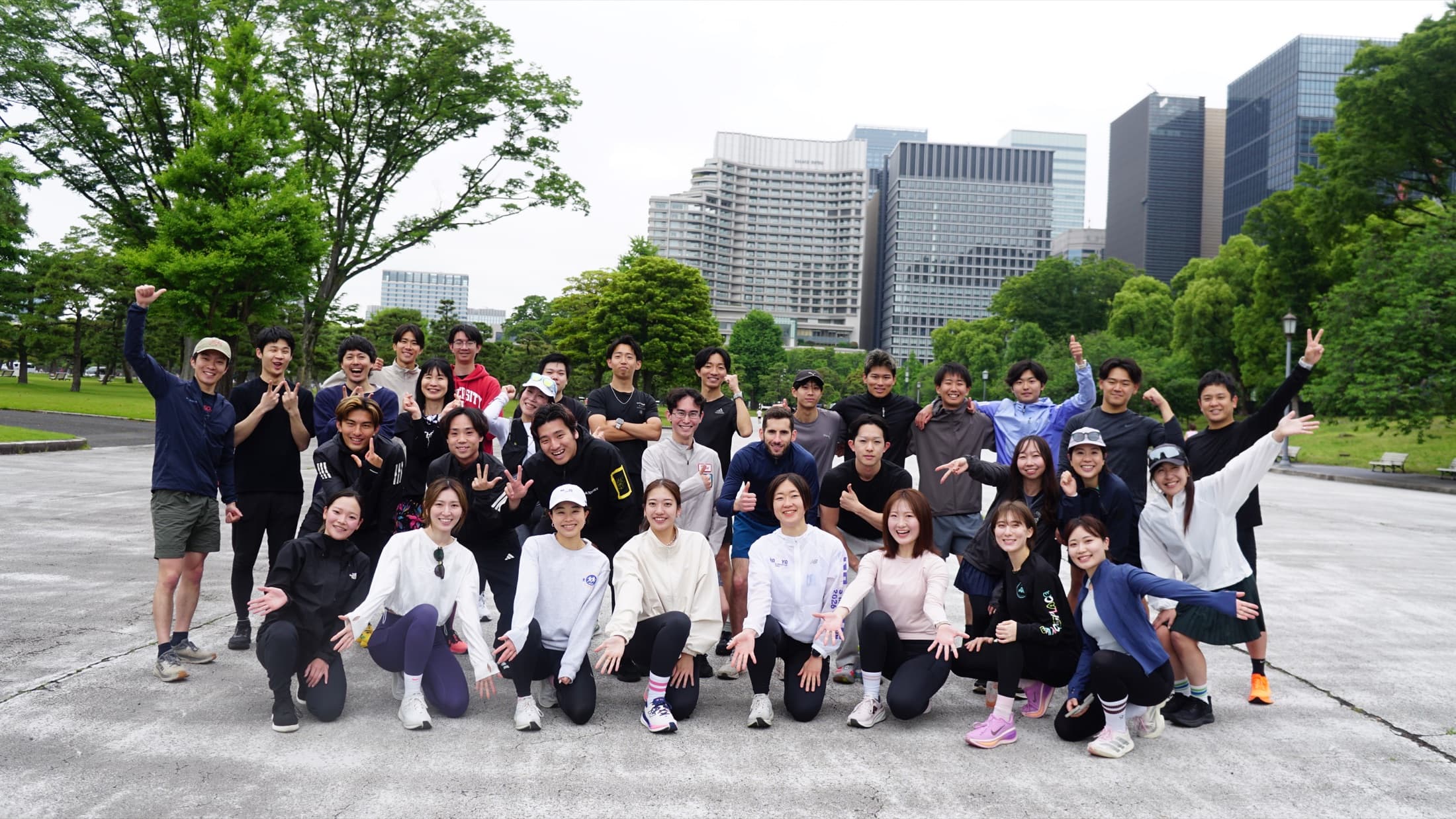 ROUGH community group photo after a run